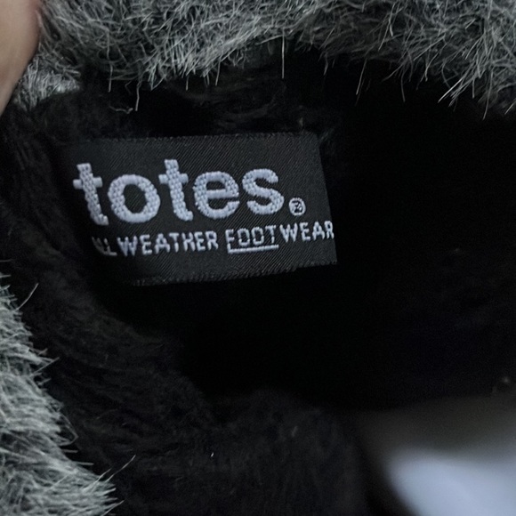 Totes Snow Boots - Picture 5 of 8